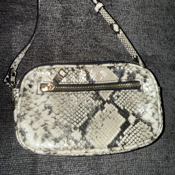 Steve Madden Snake Print Mini Crossbody Camera Bag Gold Chain Beige Black - Picture 11 of 15